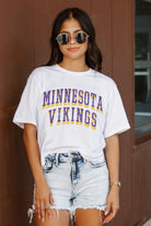 MINNESOTA VIKINGS CLAIM TO FAME BOXY FIT WOMEN'S CROPPED TEE