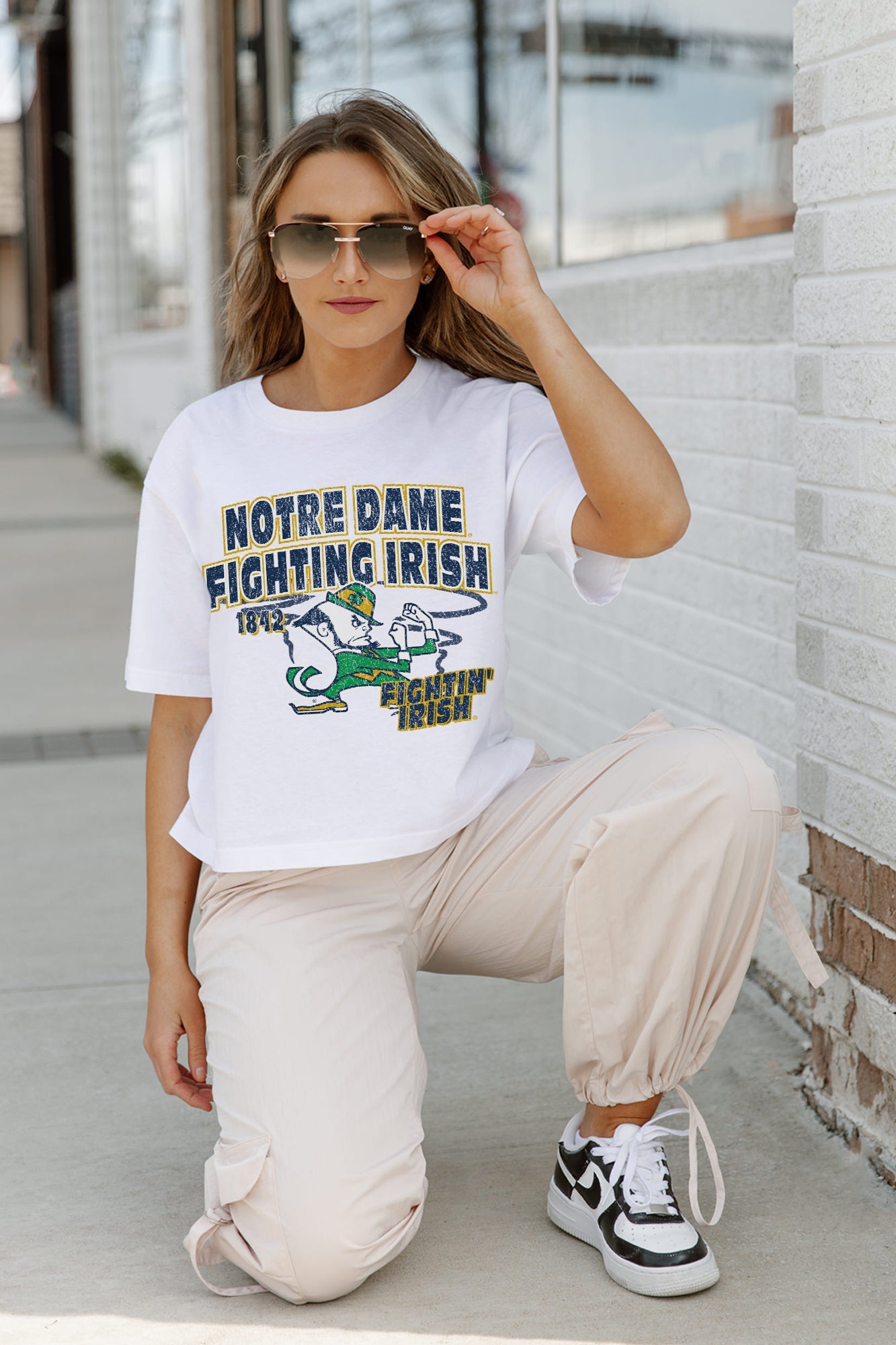 NOTRE DAME FIGHTING IRISH GAMEDAY GOALS BOXY FIT WOMEN'S CROP TEE