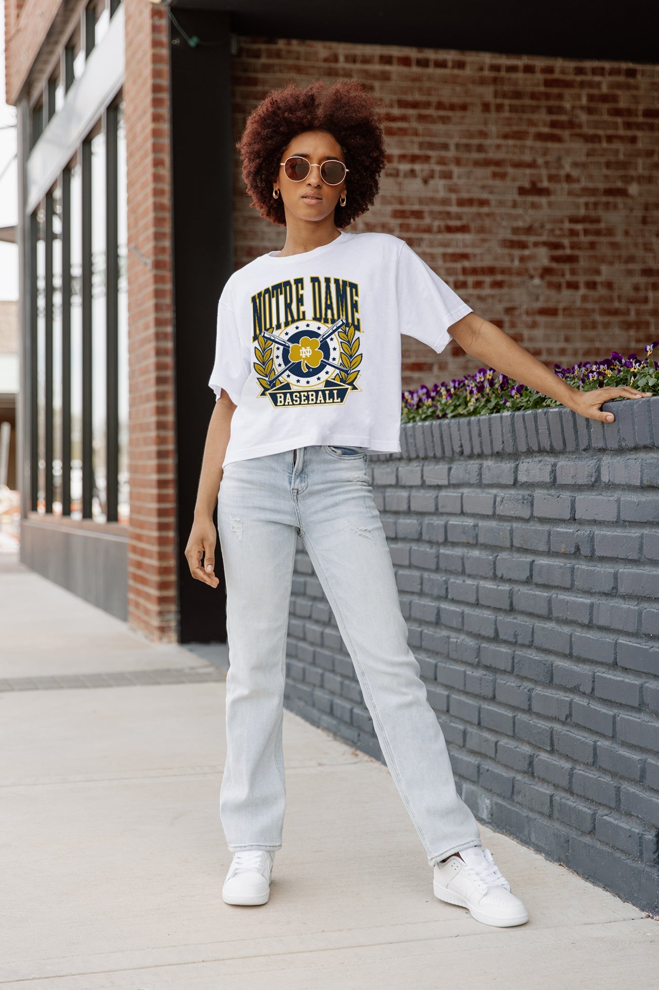 NOTRE DAME FIGHTING IRISH BASES LOADED BOXY FIT WOMEN'S CROP TEE