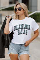 PHILADELPHIA EAGLES CLAIM TO FAME BOXY FIT WOMEN'S CROPPED TEE