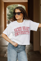 SACRED HEART PIONEERS CLAIM TO FAME BOXY FIT WOMEN'S CROPPED TEE