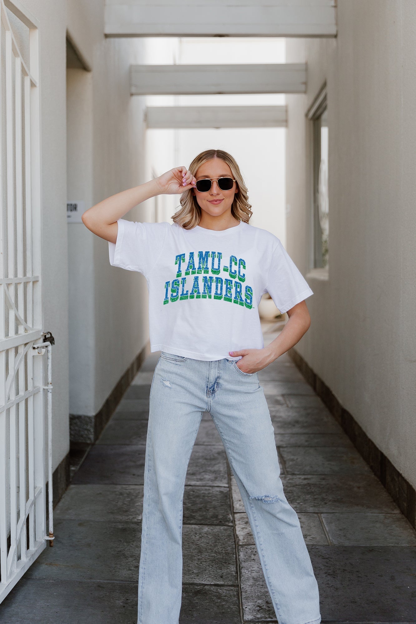 TEXAS A&M-CORPUS CHRISTI ISLANDERS CLAIM TO FAME BOXY FIT WOMEN'S CROPPED TEE