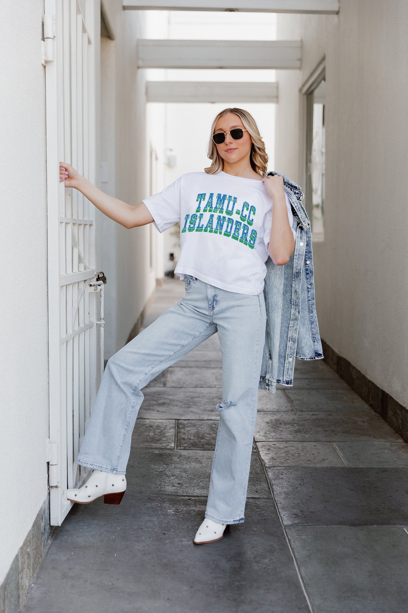 TEXAS A&M-CORPUS CHRISTI ISLANDERS CLAIM TO FAME BOXY FIT WOMEN'S CROPPED TEE