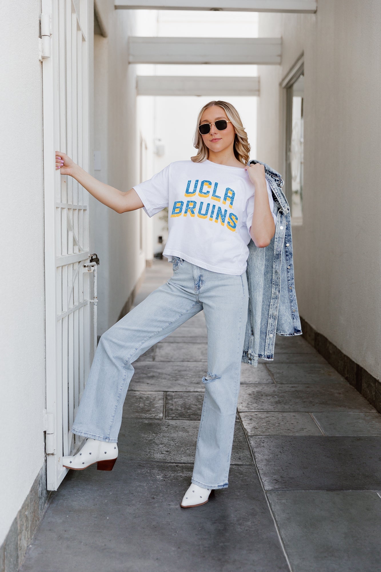 UCLA BRUINS CLAIM TO FAME BOXY FIT WOMEN'S CROPPED TEE