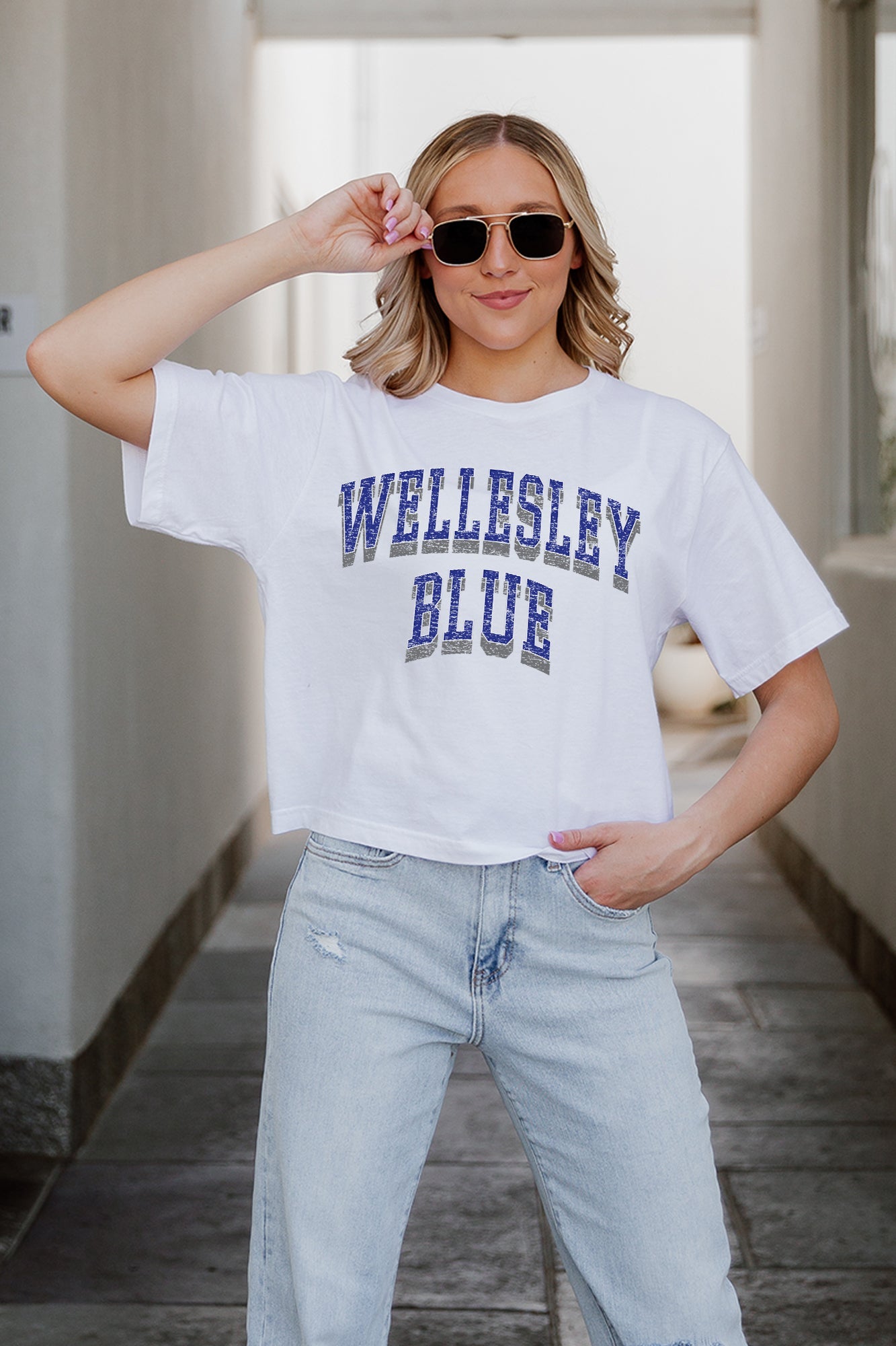 WELLESLEY BLUE CLAIM TO FAME BOXY FIT WOMEN'S CROPPED TEE