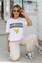 WEST VIRGINIA MOUNTAINEERS GAMEDAY GOALS BOXY FIT WOMEN'S CROP TEE