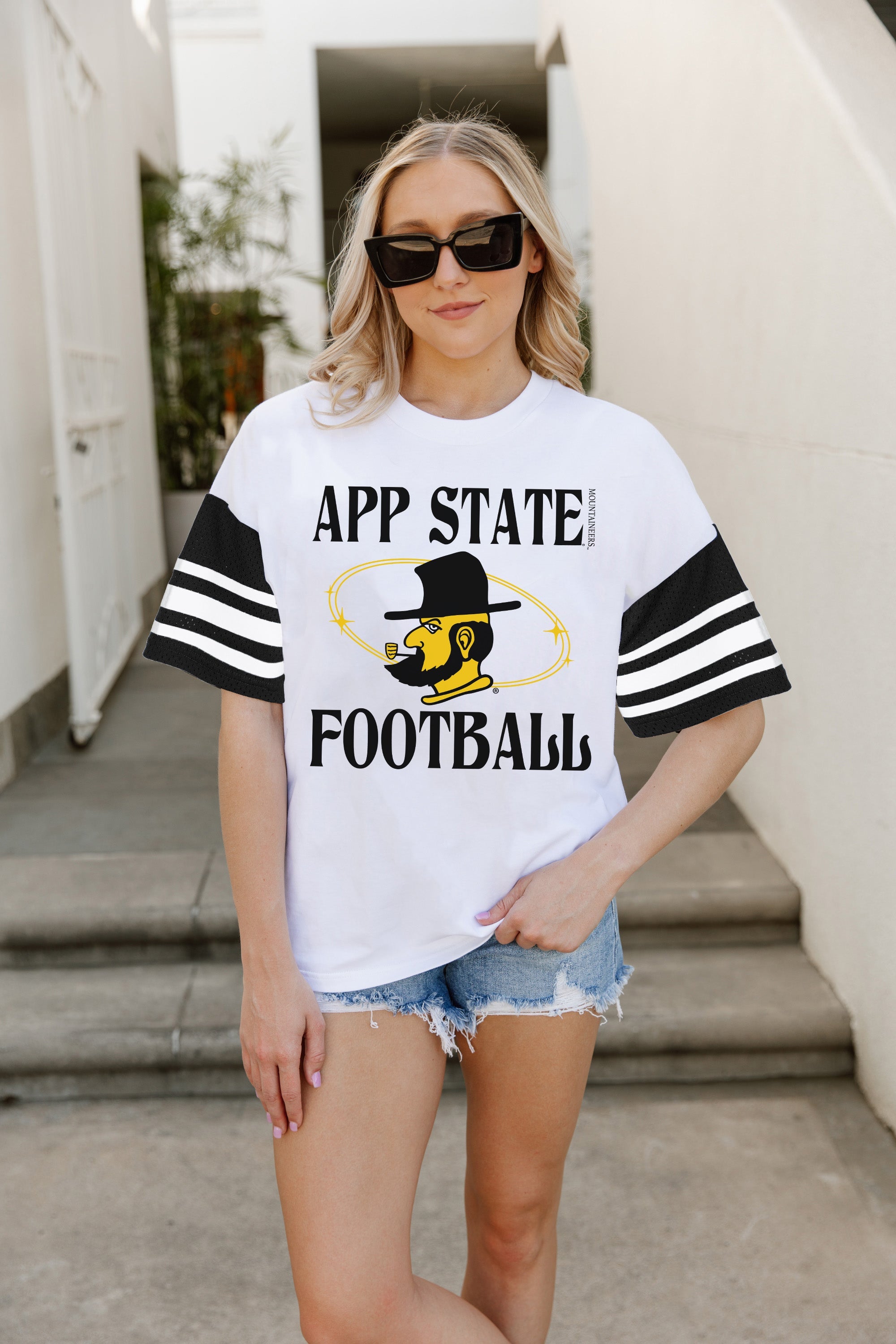 APPALACHIAN STATE MOUNTAINEERS STARTING LINEUP VINTAGE LOOK SHORT SLEEVE SPORTS STRIPE RAGLAN TEE