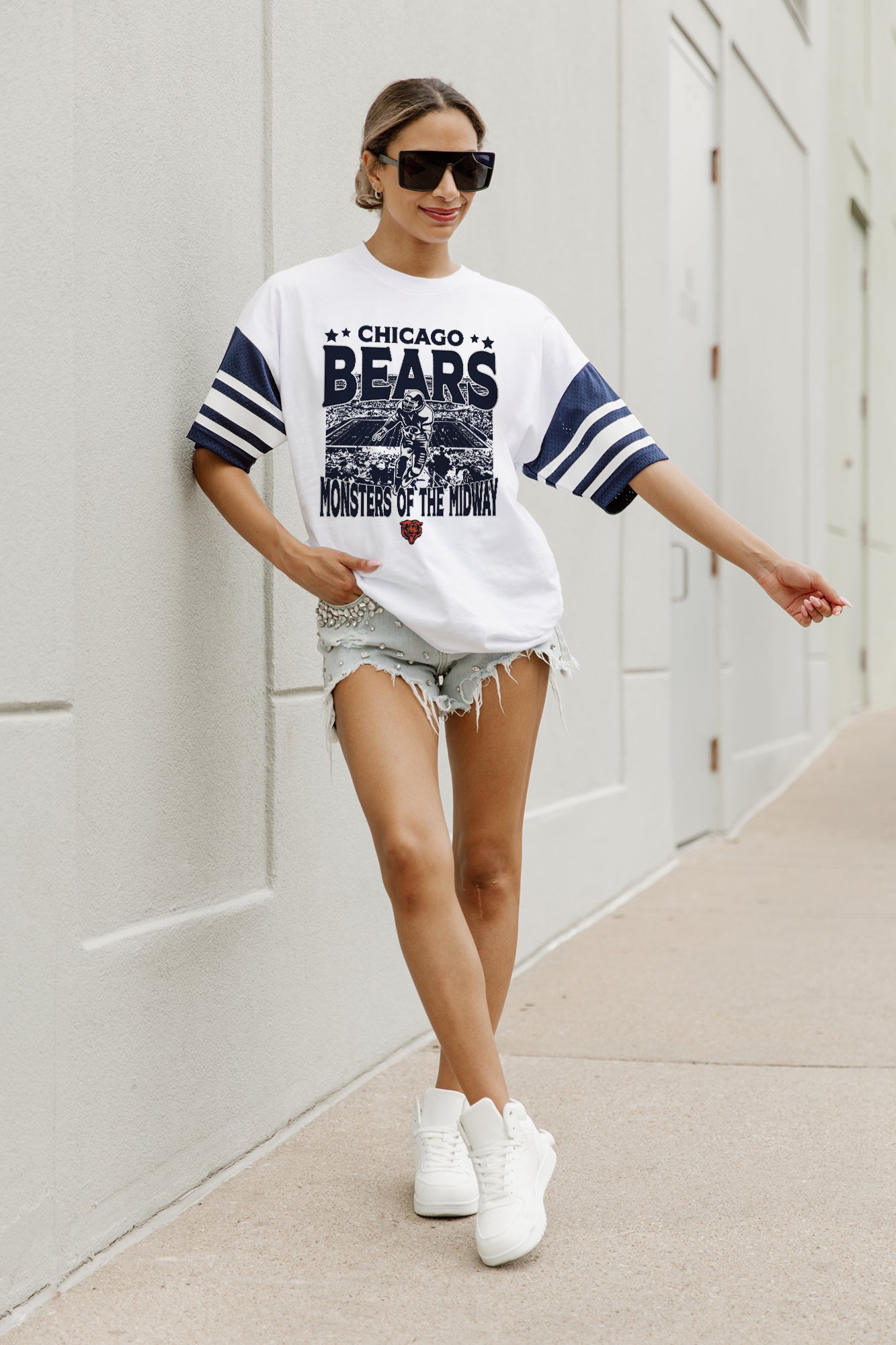 CHICAGO BEARS CROWD PLEASER VINTAGE LOOK SHORT SLEEVE SPORTS STRIPE RAGLAN TEE