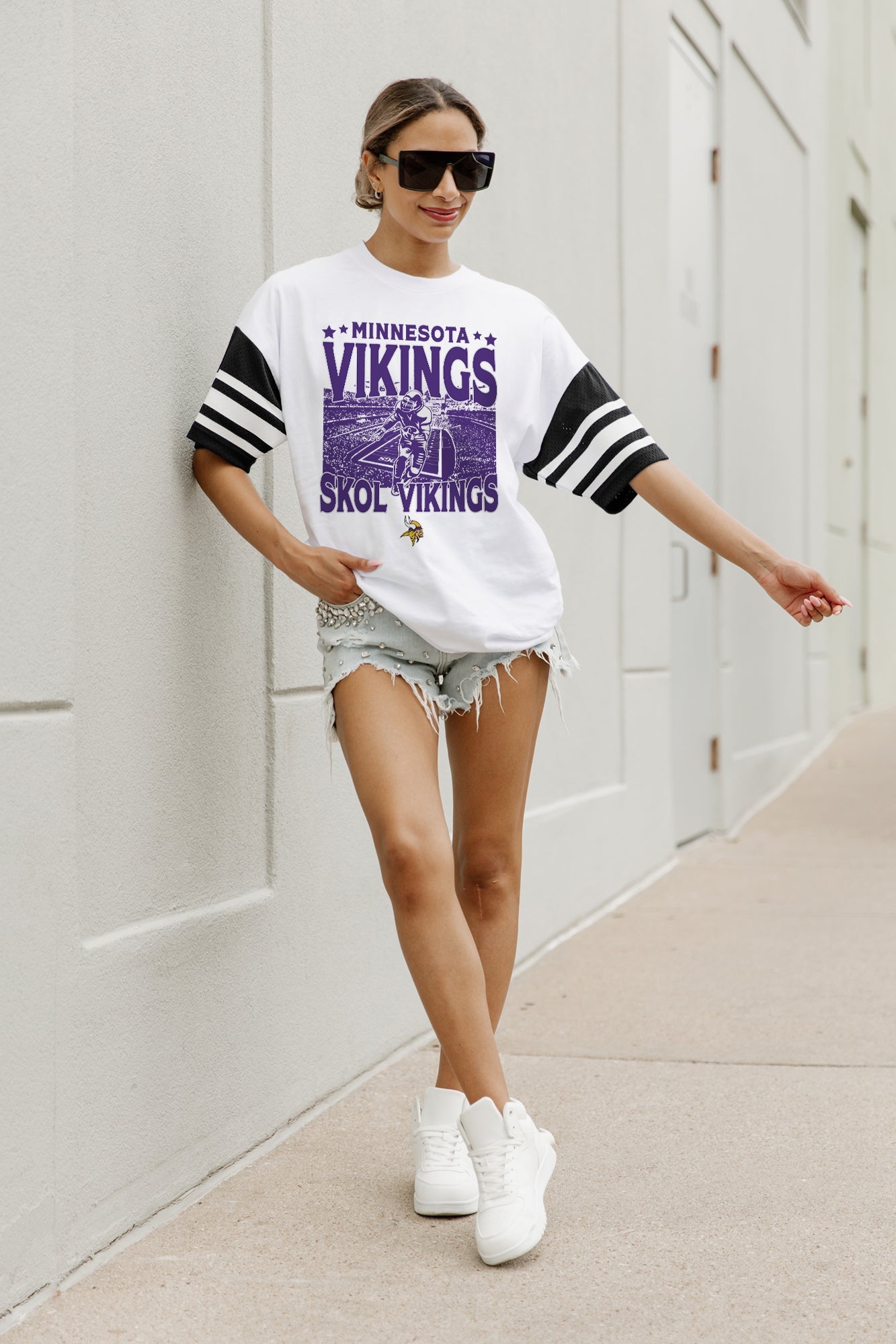 MINNESOTA VIKINGS CROWD PLEASER VINTAGE LOOK SHORT SLEEVE SPORTS STRIPE RAGLAN TEE