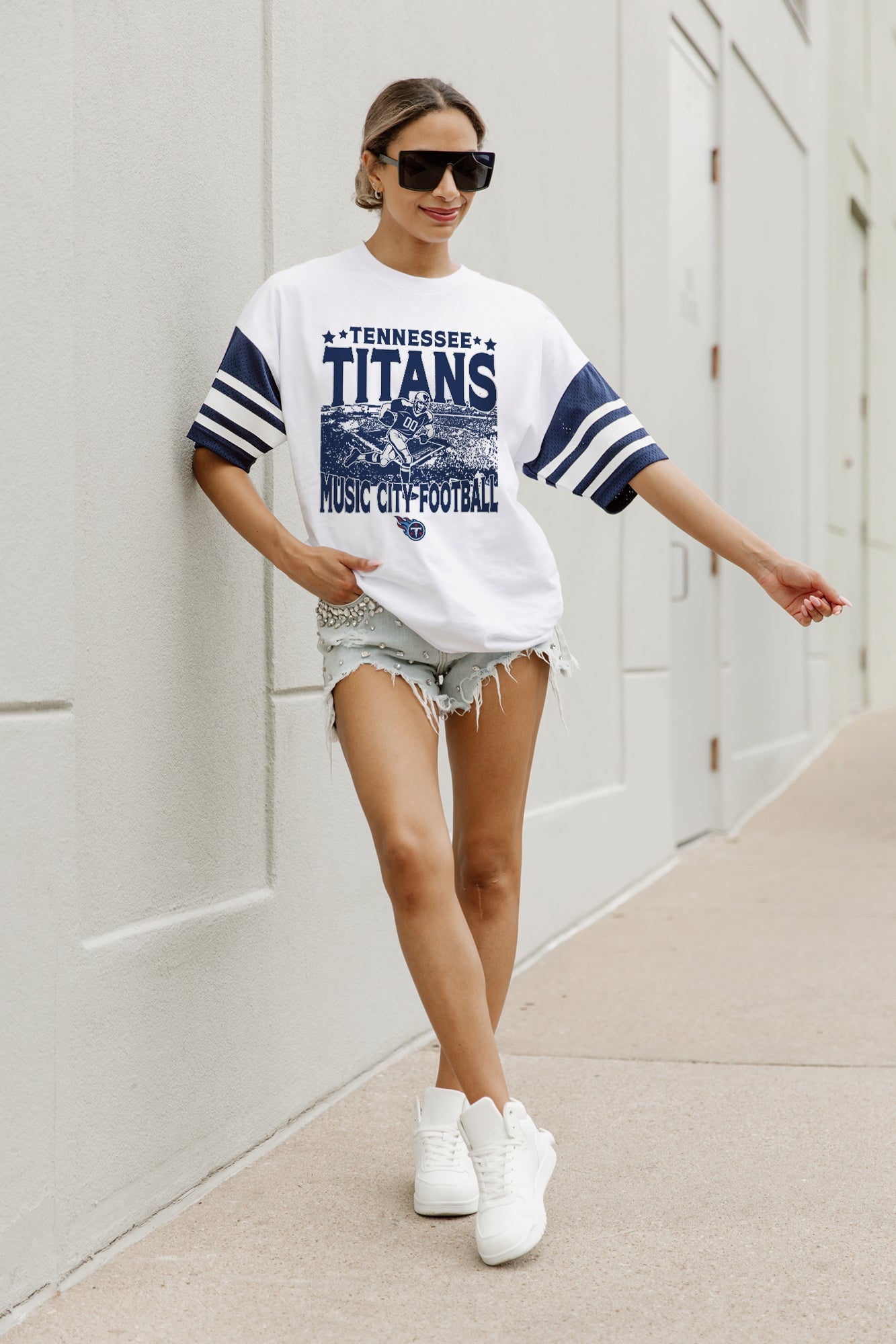 TENNESSEE TITANS CROWD PLEASER VINTAGE LOOK SHORT SLEEVE SPORTS STRIPE RAGLAN TEE