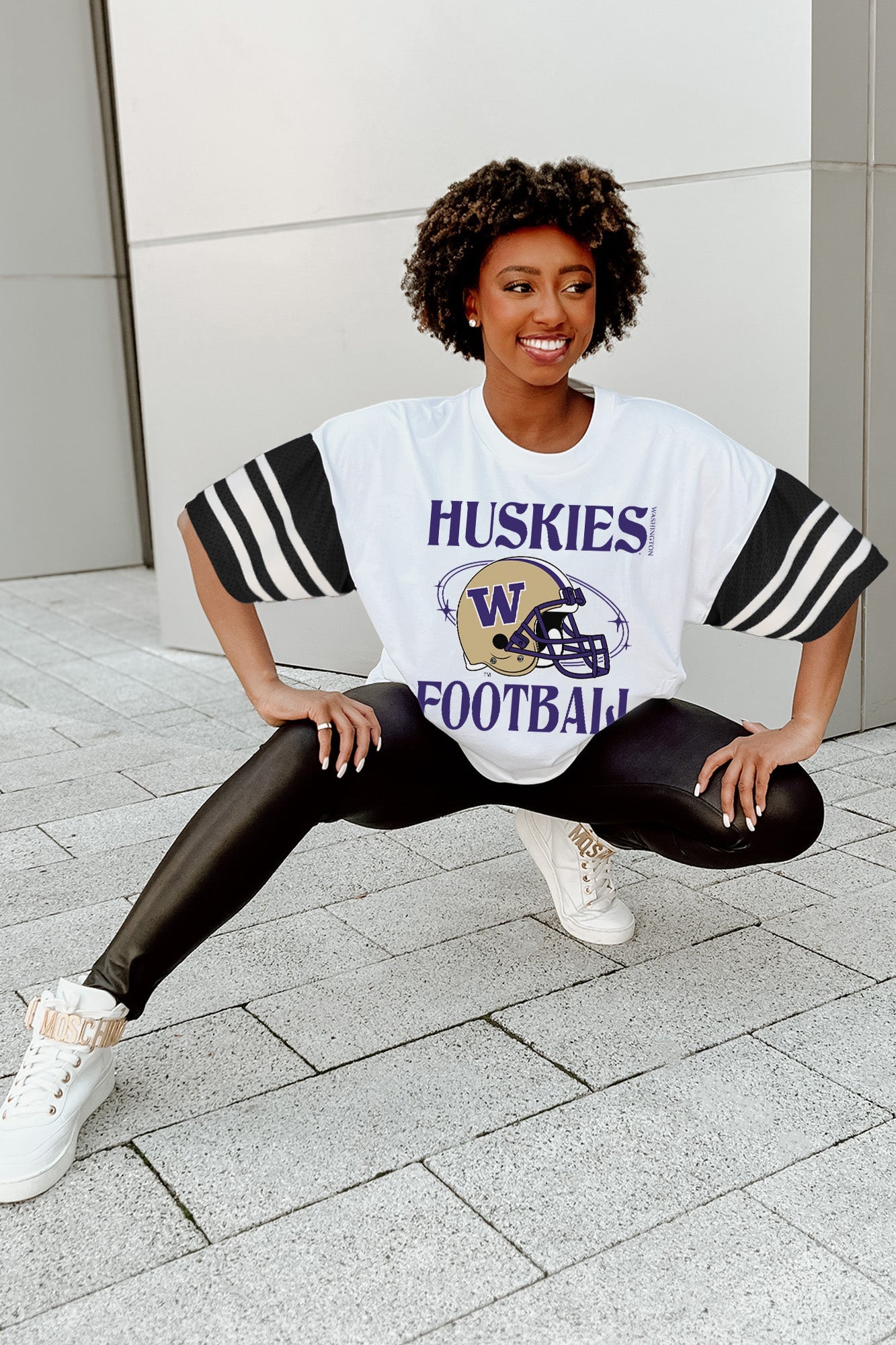 WASHINGTON HUSKIES STARTING LINEUP VINTAGE LOOK SHORT SLEEVE SPORTS STRIPE RAGLAN TEE