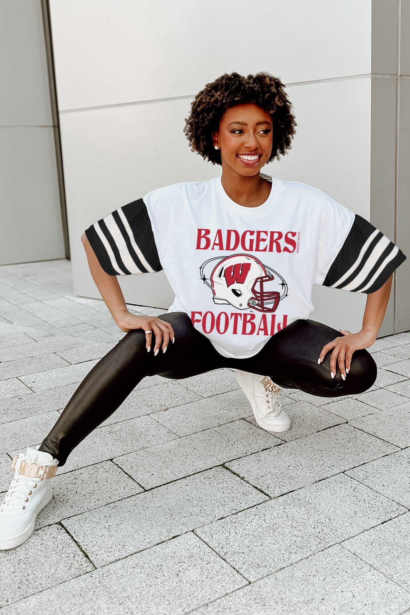 WISCONSIN BADGERS STARTING LINEUP VINTAGE LOOK SHORT SLEEVE SPORTS STRIPE RAGLAN TEE