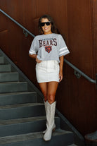 CHICAGO BEARS GRIDIRON GLAM SHORT SLEEVE CROP TEE WITH SPORT STRIPE DETAIL