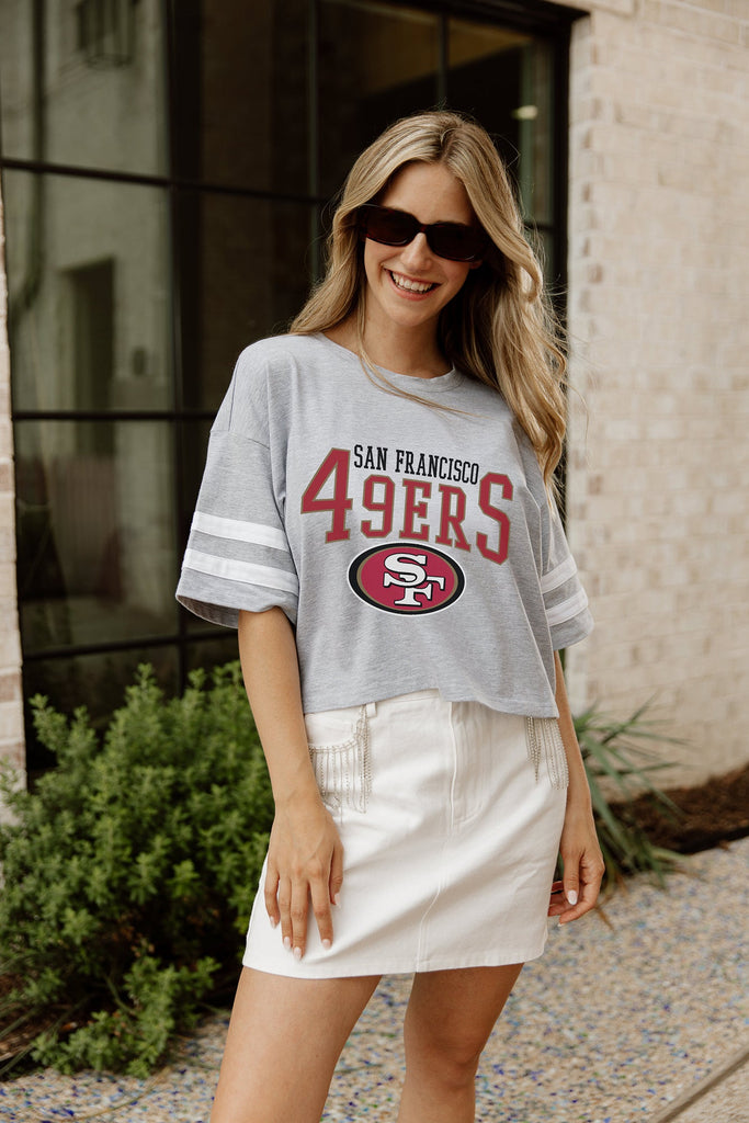 SAN FRANCISCO 49ERS GRIDIRON GLAM SHORT SLEEVE CROP TEE WITH SPORT STR –  Gameday Couture