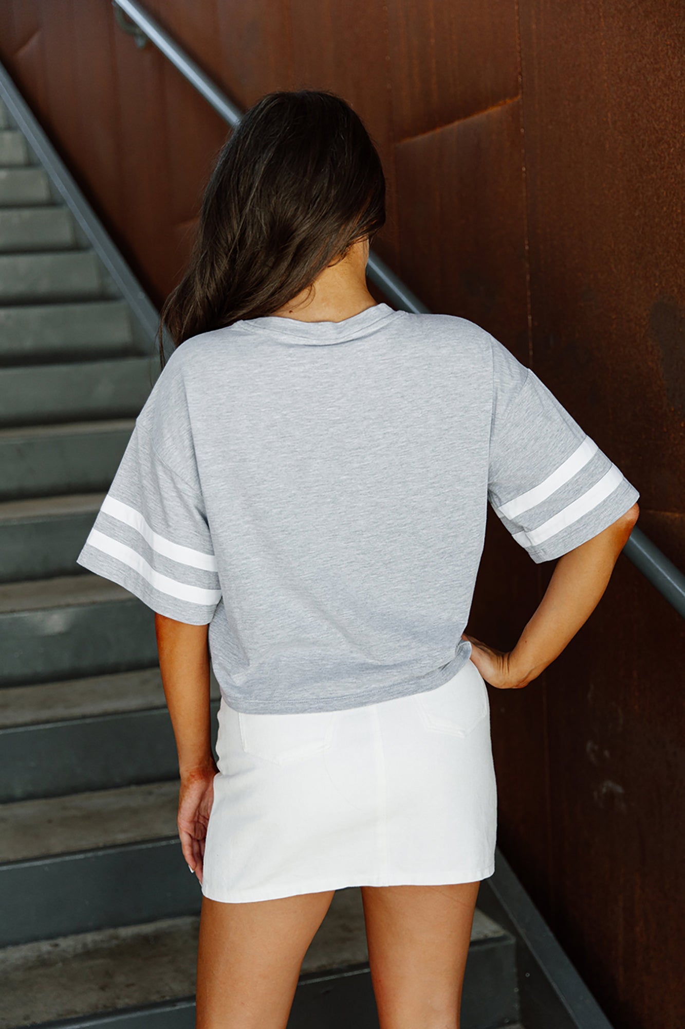 WASHINGTON COMMANDERS GRIDIRON GLAM SHORT SLEEVE CROP TEE WITH SPORT STRIPE DETAIL