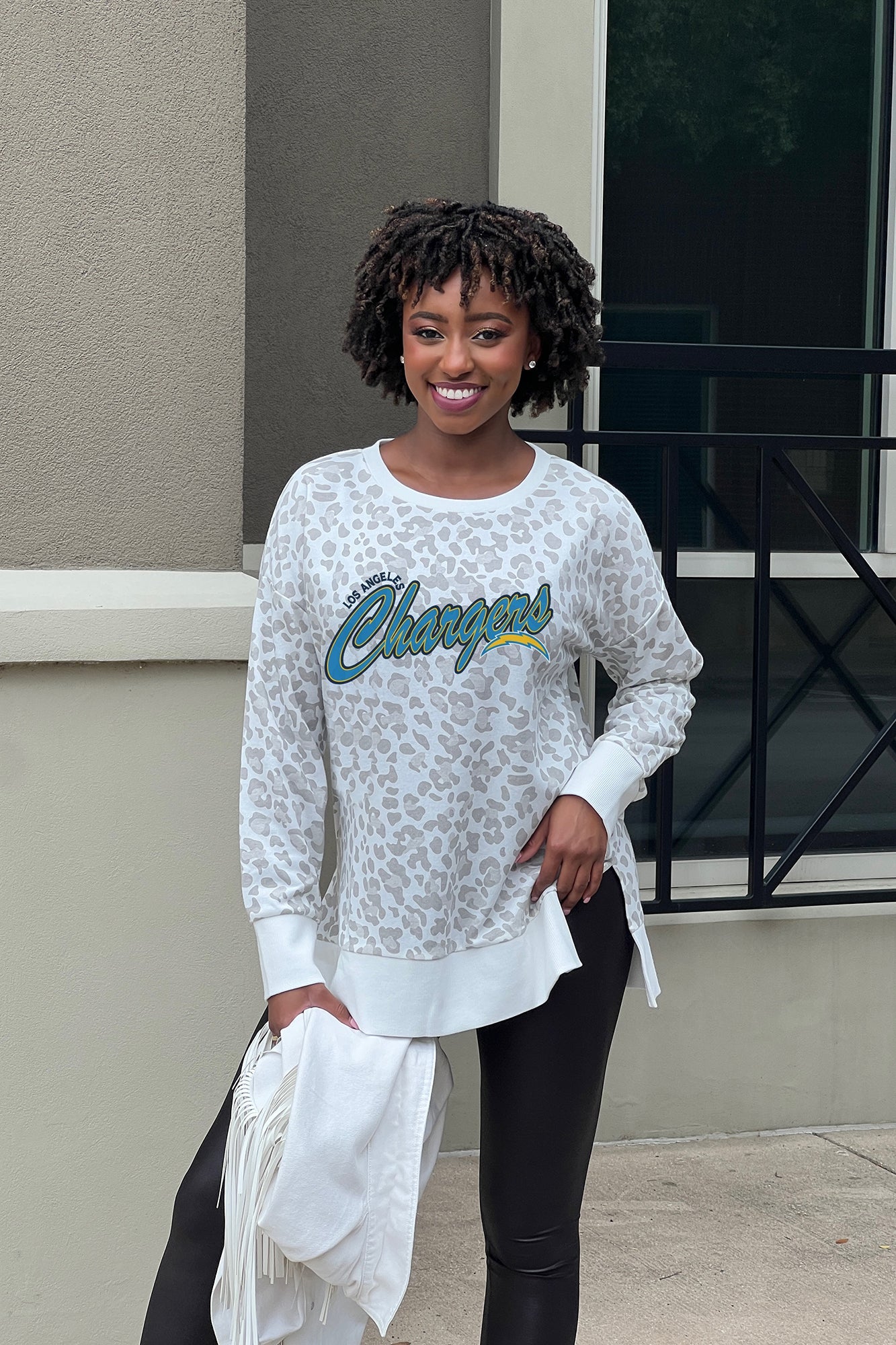 LOS ANGELES CHARGERS FEELING WILD SIDE SLIT PULLOVER