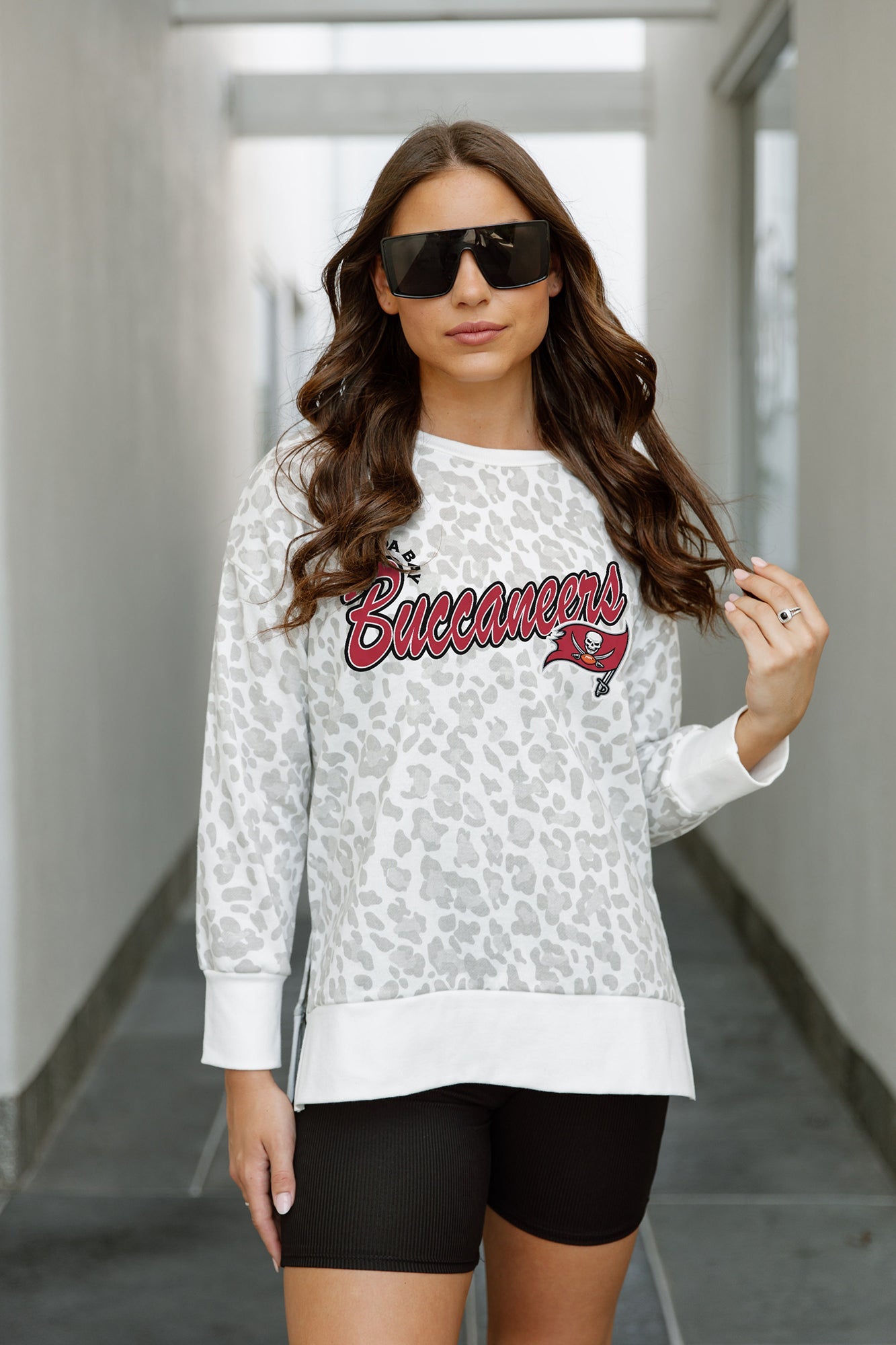 TAMPA BAY BUCCANEERS FEELING WILD SIDE SLIT PULLOVER