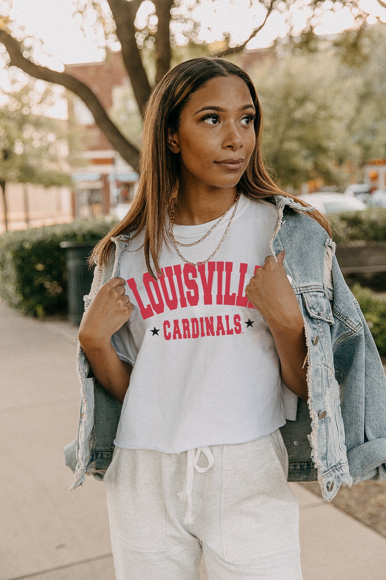 LOUISVILLE CARDINALS RUNNING BACK BOX SHOULDER BOYFRIEND TEE BY MADI P –  GAMEDAY COUTURE