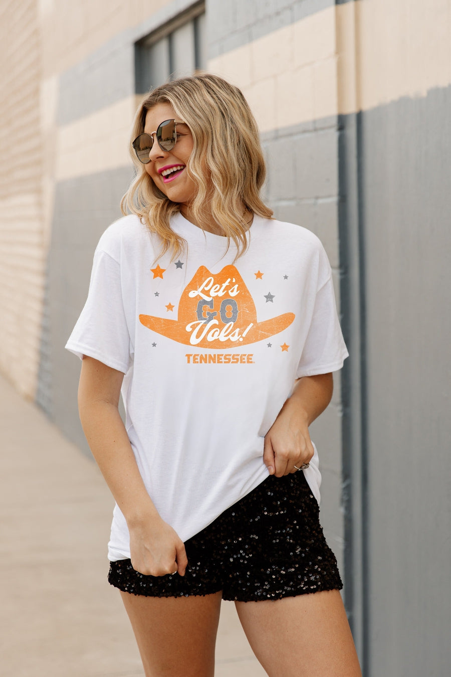 TENNESSEE VOLUNTEERS HATS OFF OVERSIZED BOYFRIEND TEE