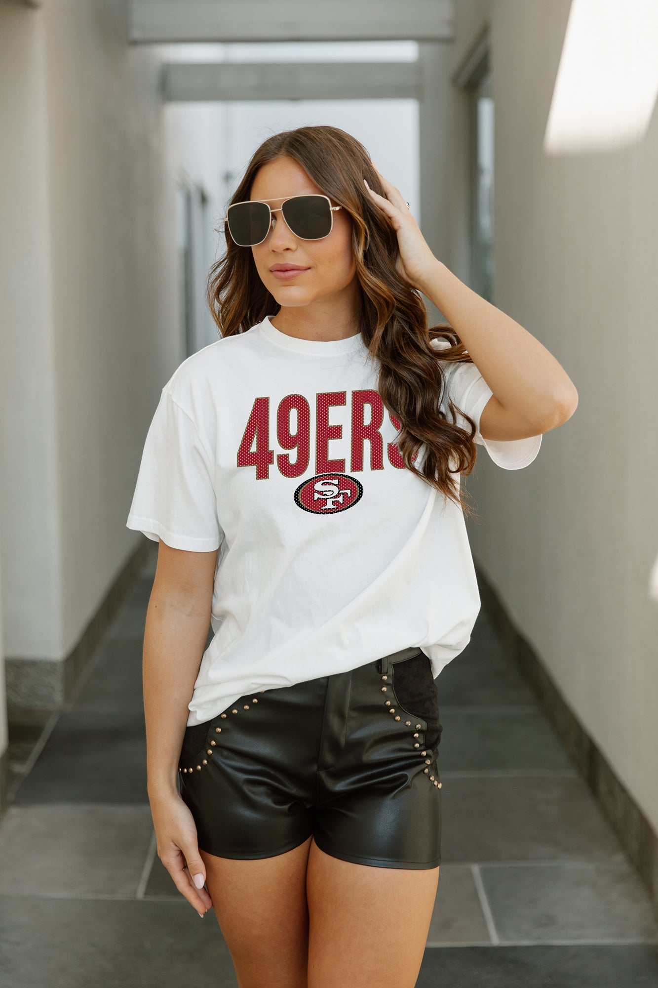 SAN FRANCISCO 49ERS VALKYRIE SHORT SLEEVE RUFFLE SLEEVE SLUB KNIT TOP