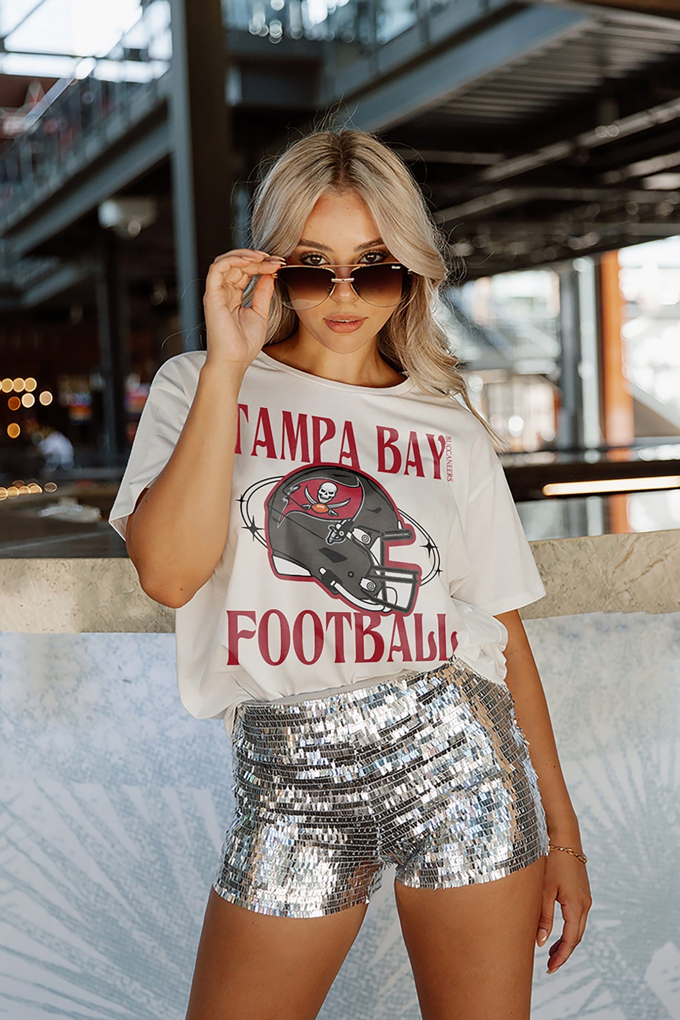 TAMPA BAY BUCCANEERS VICTORIOUS VIXEN SHORT SLEEVE FLOWY TEE