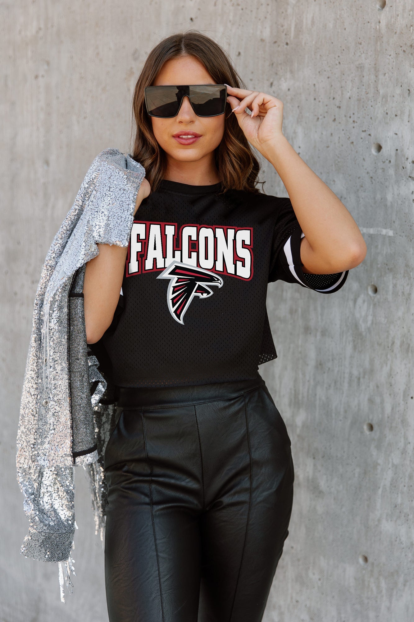 ATLANTA FALCONS AUTOMATIC DOWN LIGHTWEIGHT SPORTY TOP WITH STRIPED SLEEVE DETAIL