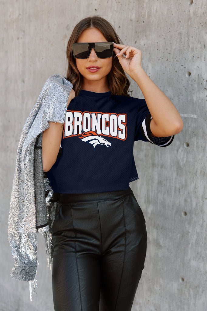 DENVER BRONCOS TACKLE TITAN SHORT SLEEVE BOYFRIEND FIT WASHED TEE