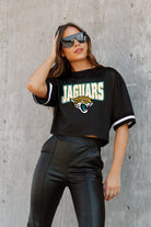 JACKSONVILLE JAGUARS AUTOMATIC DOWN LIGHTWEIGHT SPORTY TOP WITH STRIPED SLEEVE DETAIL