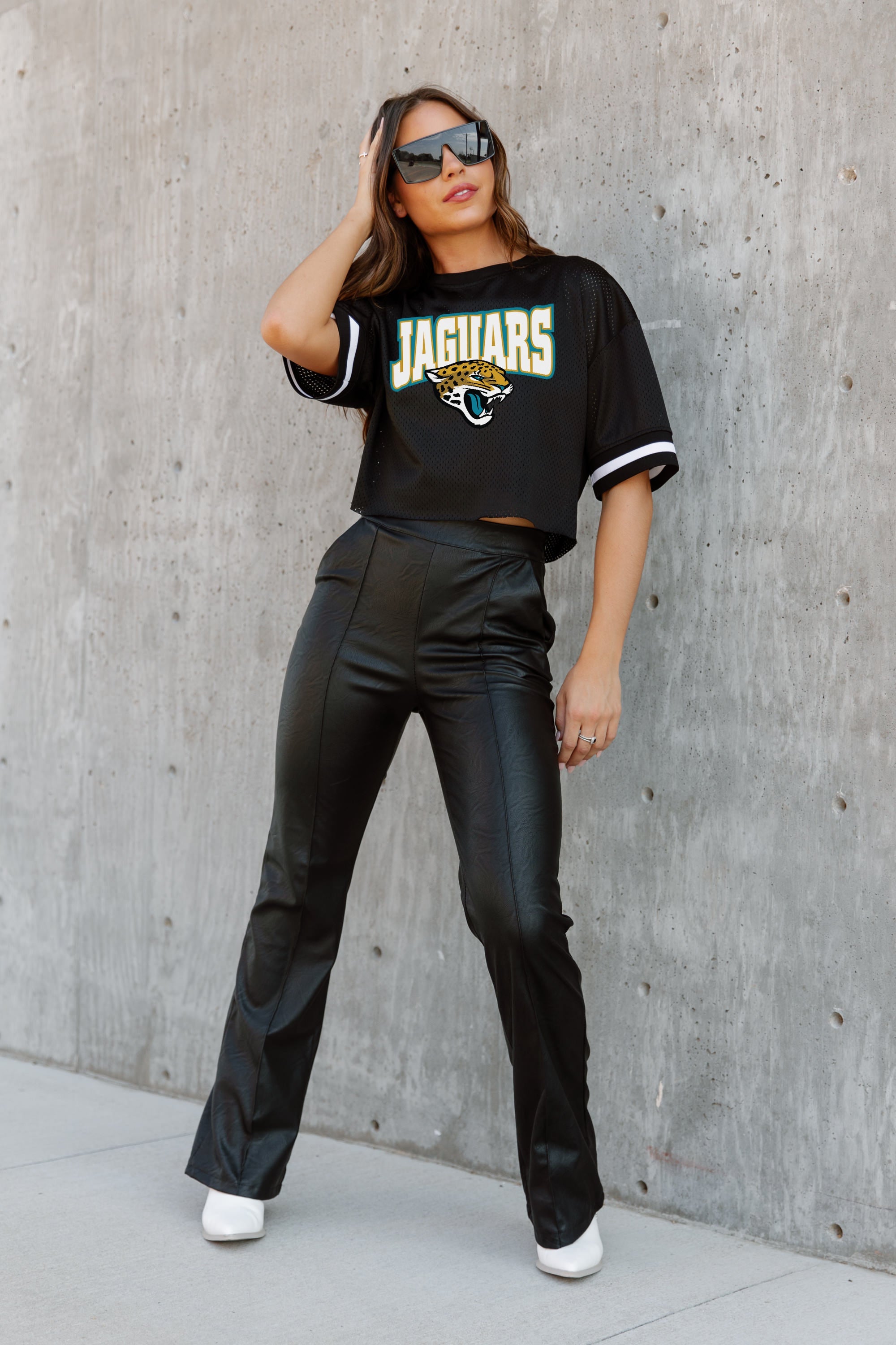 JACKSONVILLE JAGUARS AUTOMATIC DOWN LIGHTWEIGHT SPORTY TOP WITH STRIPED SLEEVE DETAIL