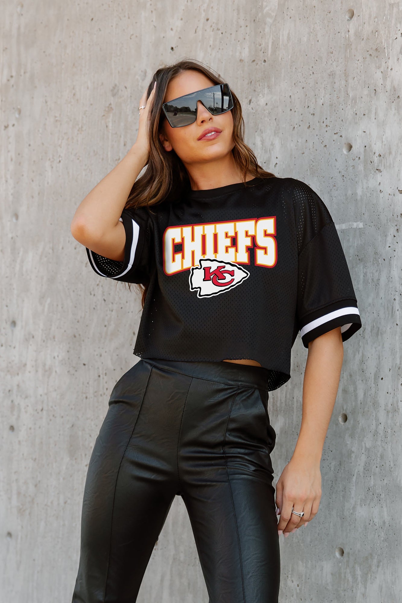 KANSAS CITY CHIEFS AUTOMATIC DOWN LIGHTWEIGHT SPORTY TOP WITH STRIPED SLEEVE DETAIL