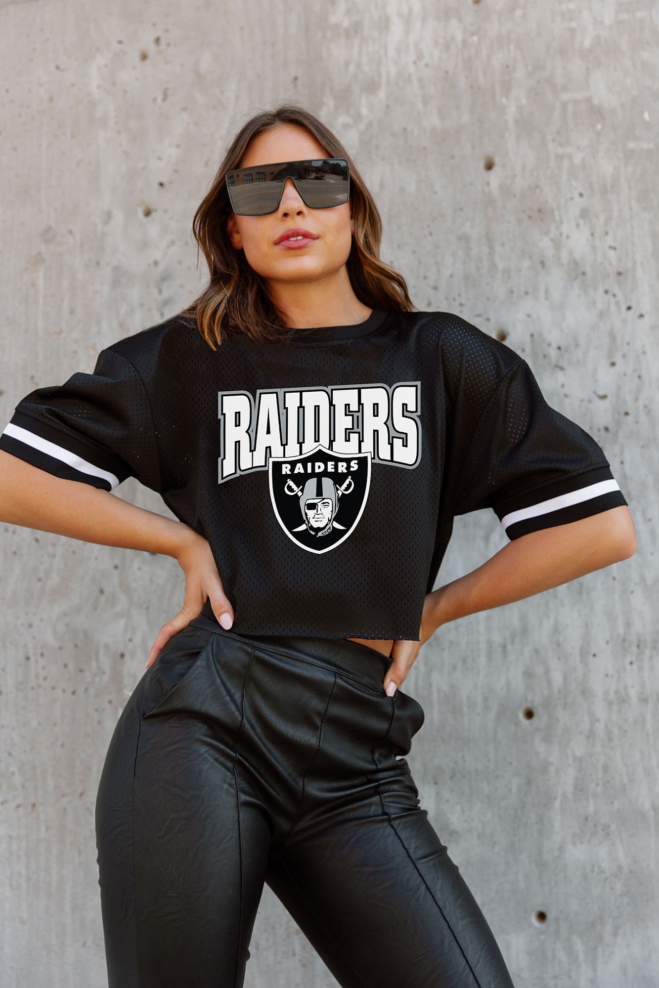 LAS VEGAS RAIDERS AUTOMATIC DOWN LIGHTWEIGHT SPORTY TOP WITH STRIPED SLEEVE DETAIL