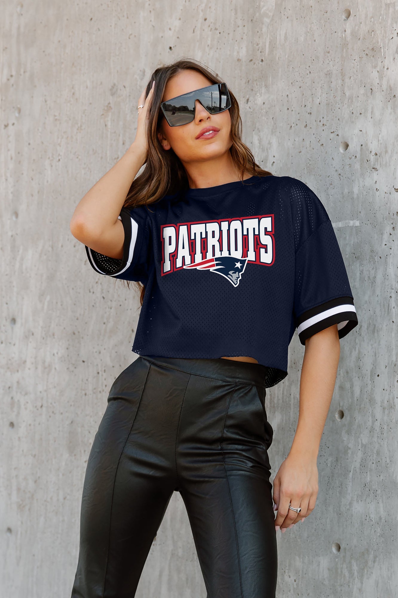 NEW ENGLAND PATRIOTS AUTOMATIC DOWN LIGHTWEIGHT SPORTY TOP WITH STRIPED SLEEVE DETAIL