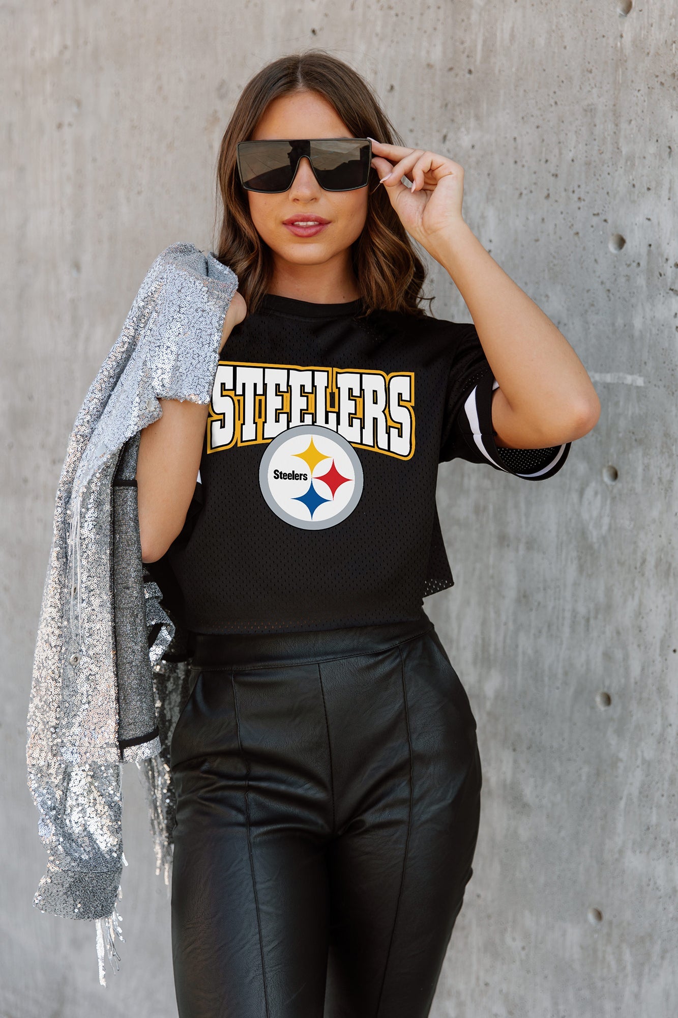 PITTSBURGH STEELERS AUTOMATIC DOWN LIGHTWEIGHT SPORTY TOP WITH STRIPED SLEEVE DETAIL