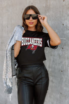 TAMPA BAY BUCCANEERS AUTOMATIC DOWN LIGHTWEIGHT SPORTY TOP WITH STRIPED SLEEVE DETAIL