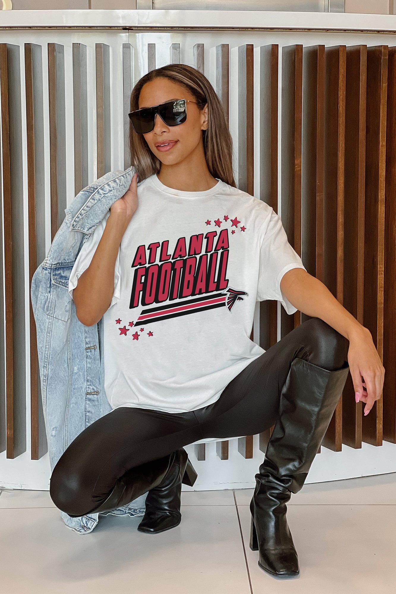 ATLANTA FALCONS COMING IN HOT OVERSIZED CREWNECK TEE