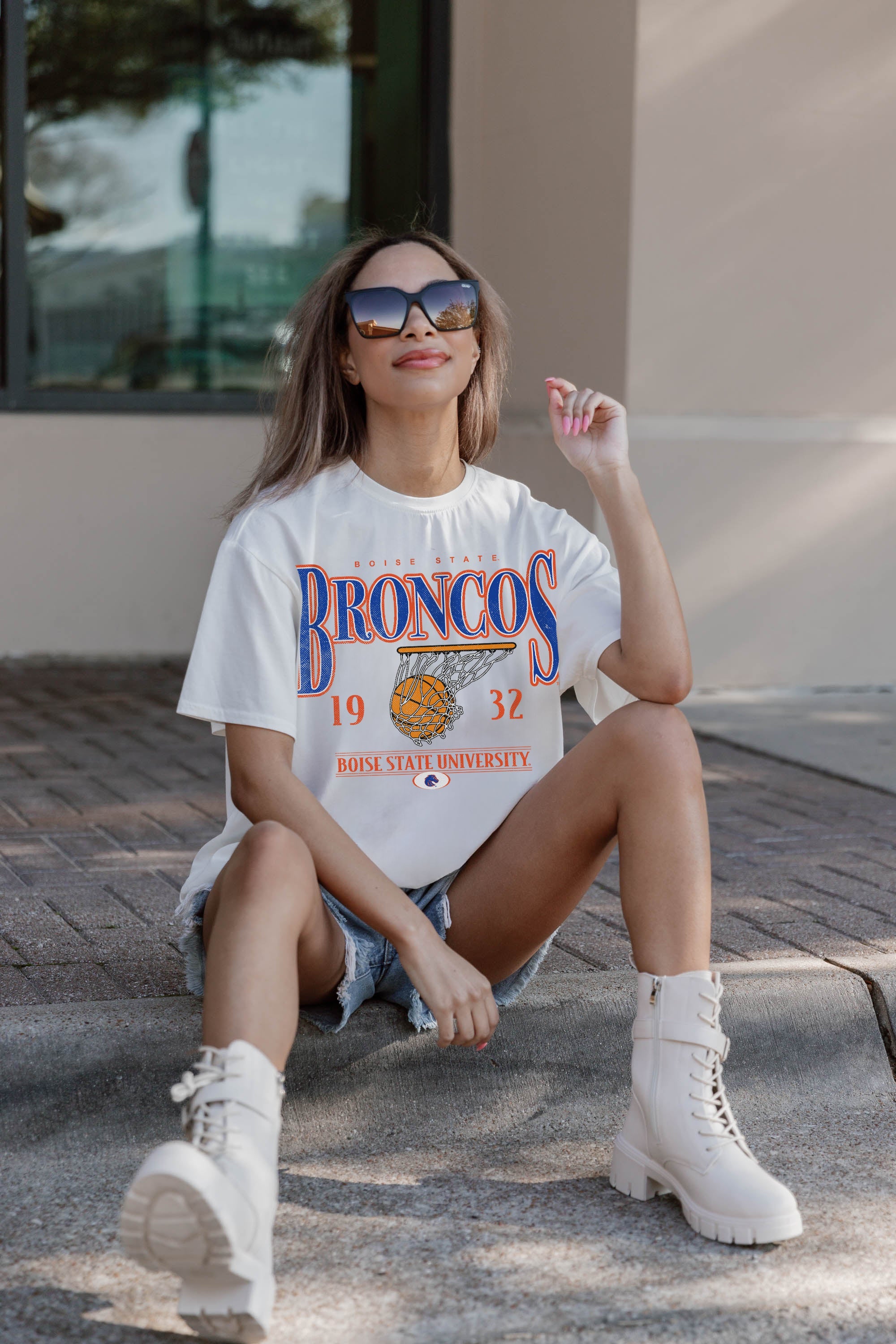 BOISE STATE BRONCOS COURT DATE OVERSIZED CREWNECK TEE