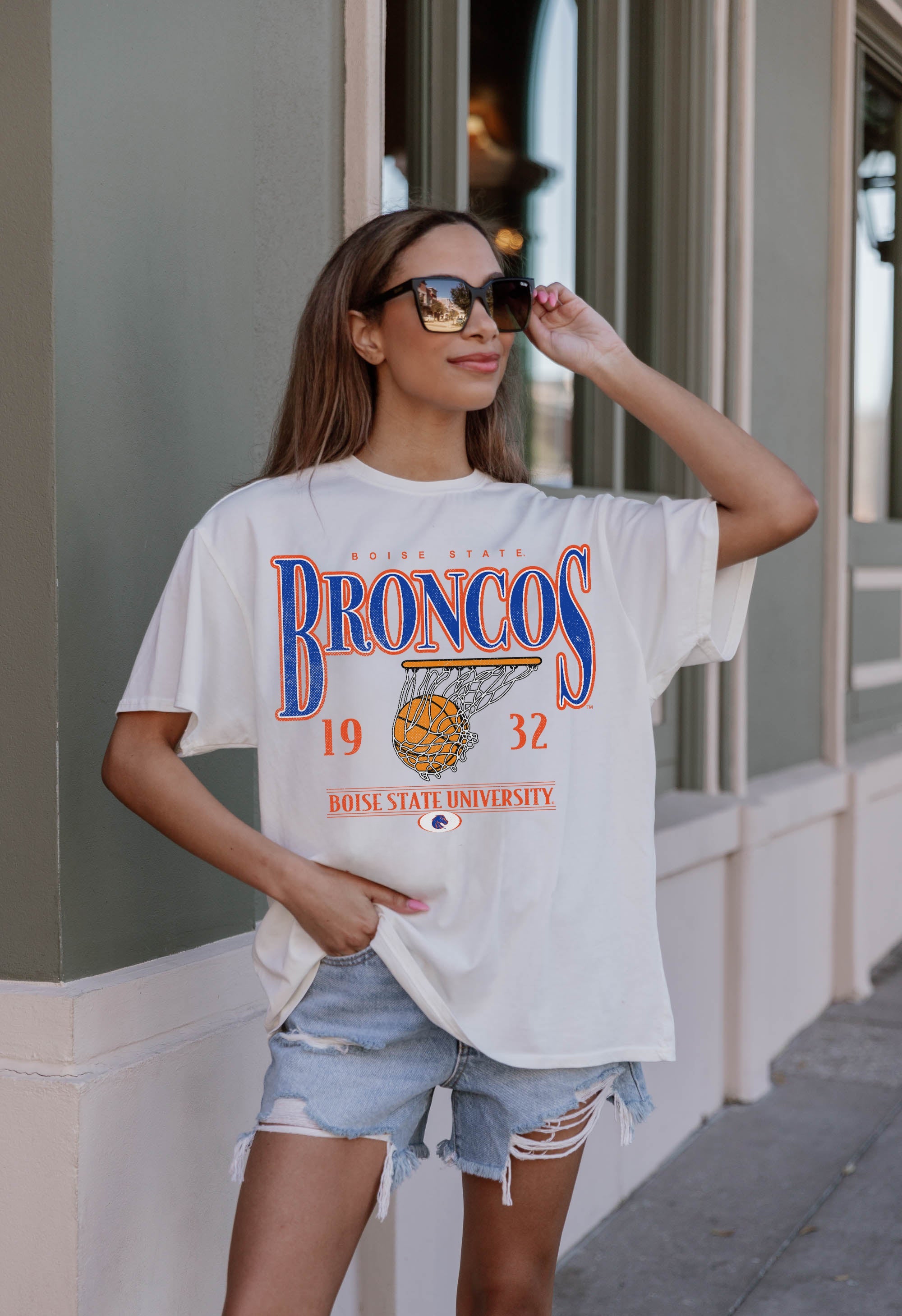 BOISE STATE BRONCOS COURT DATE OVERSIZED CREWNECK TEE