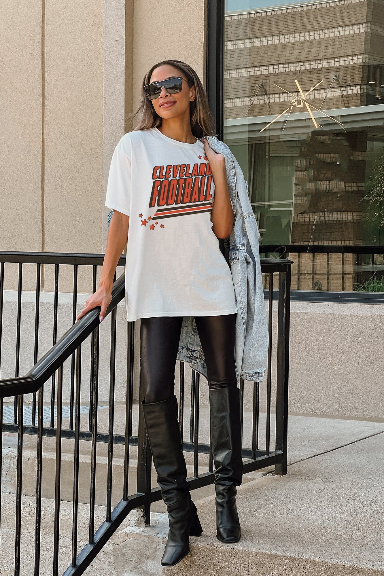 CLEVELAND BROWNS GOOD CALL OVERSIZED CREWNECK TEE