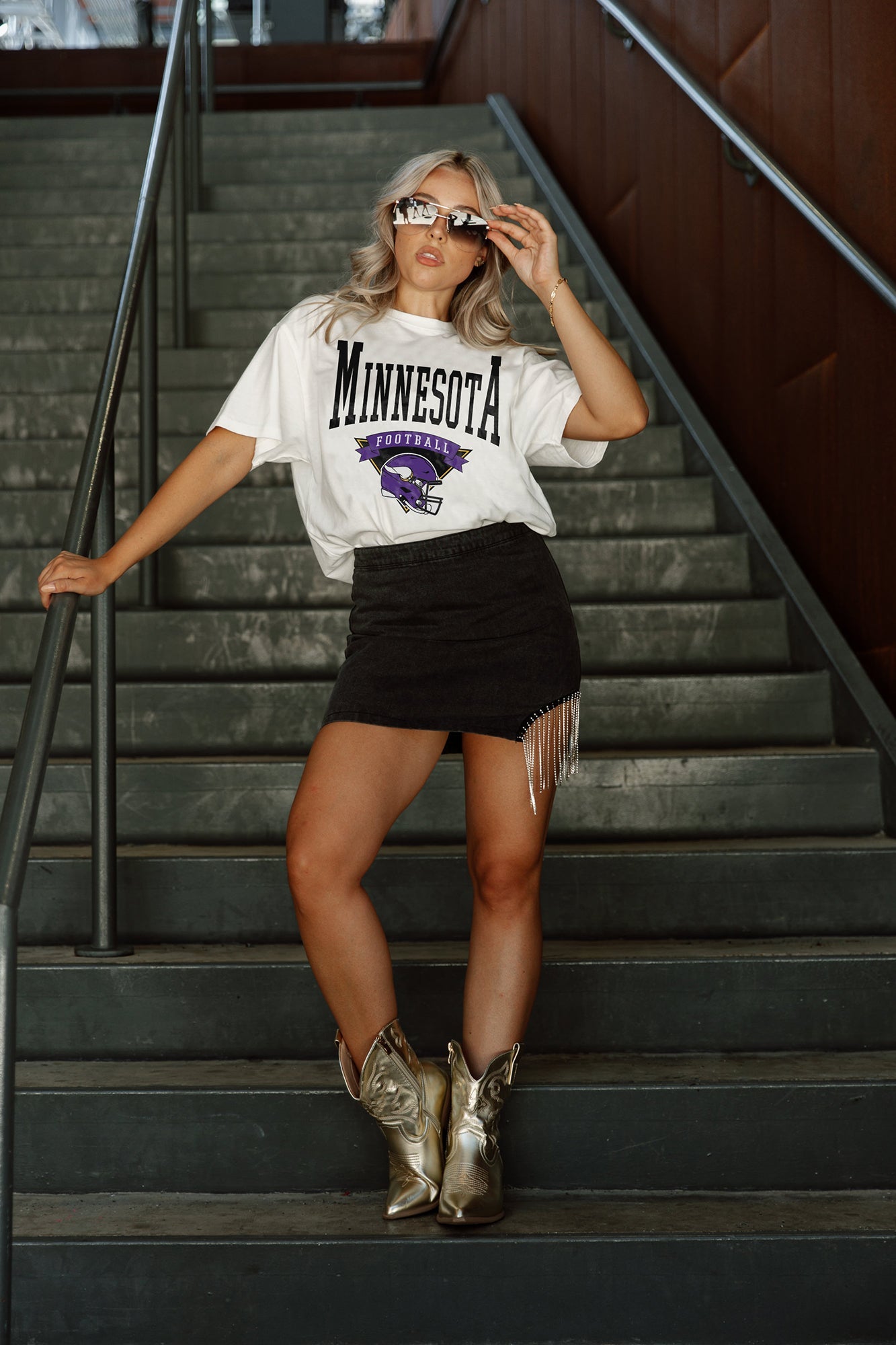 Minnesota Vikings Victorious Vixen Short Sleeve Flowy Tee L / White