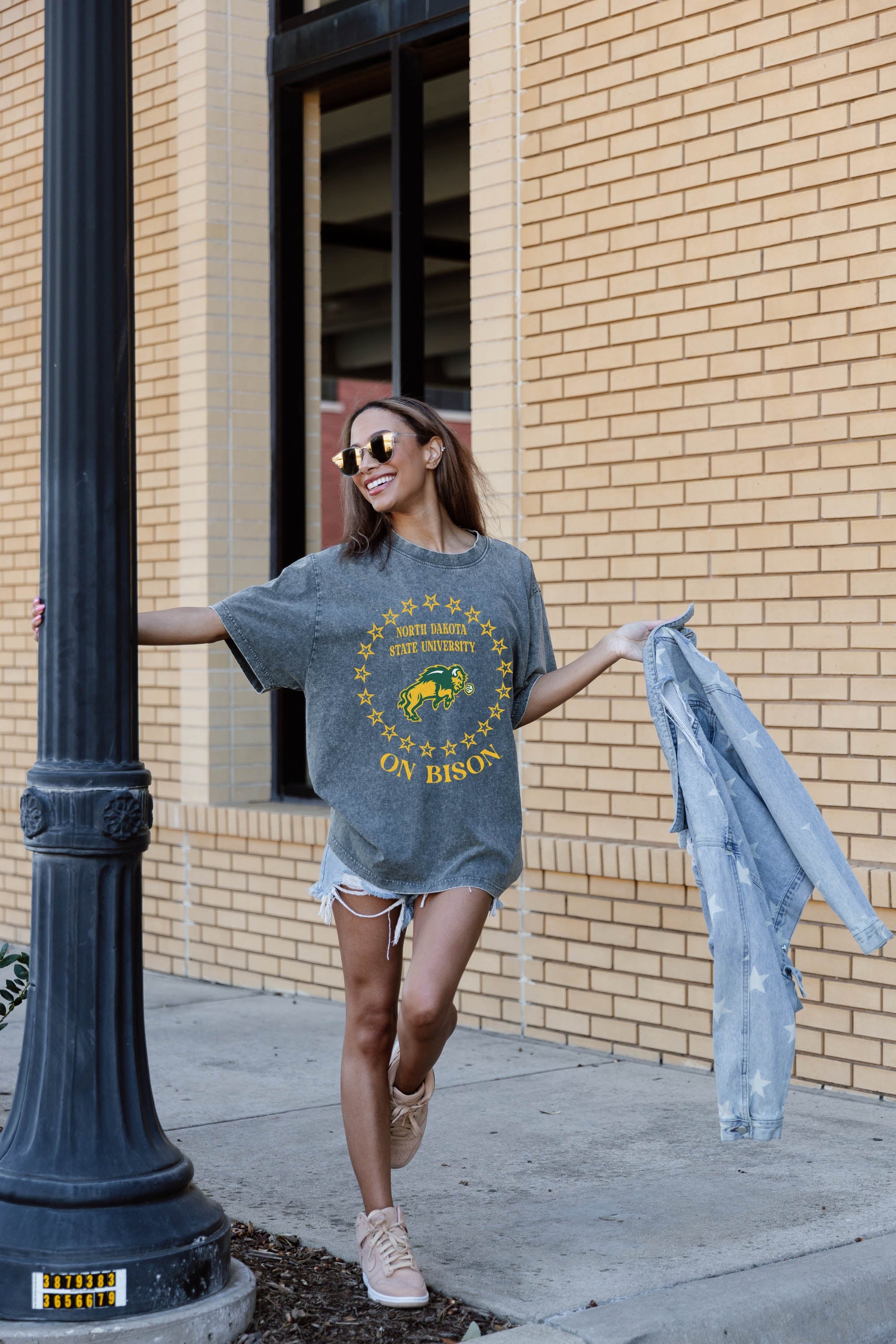 NORTH DAKOTA STATE BISON BRIGHTEST STAR OVERSIZED CREWNECK TEE