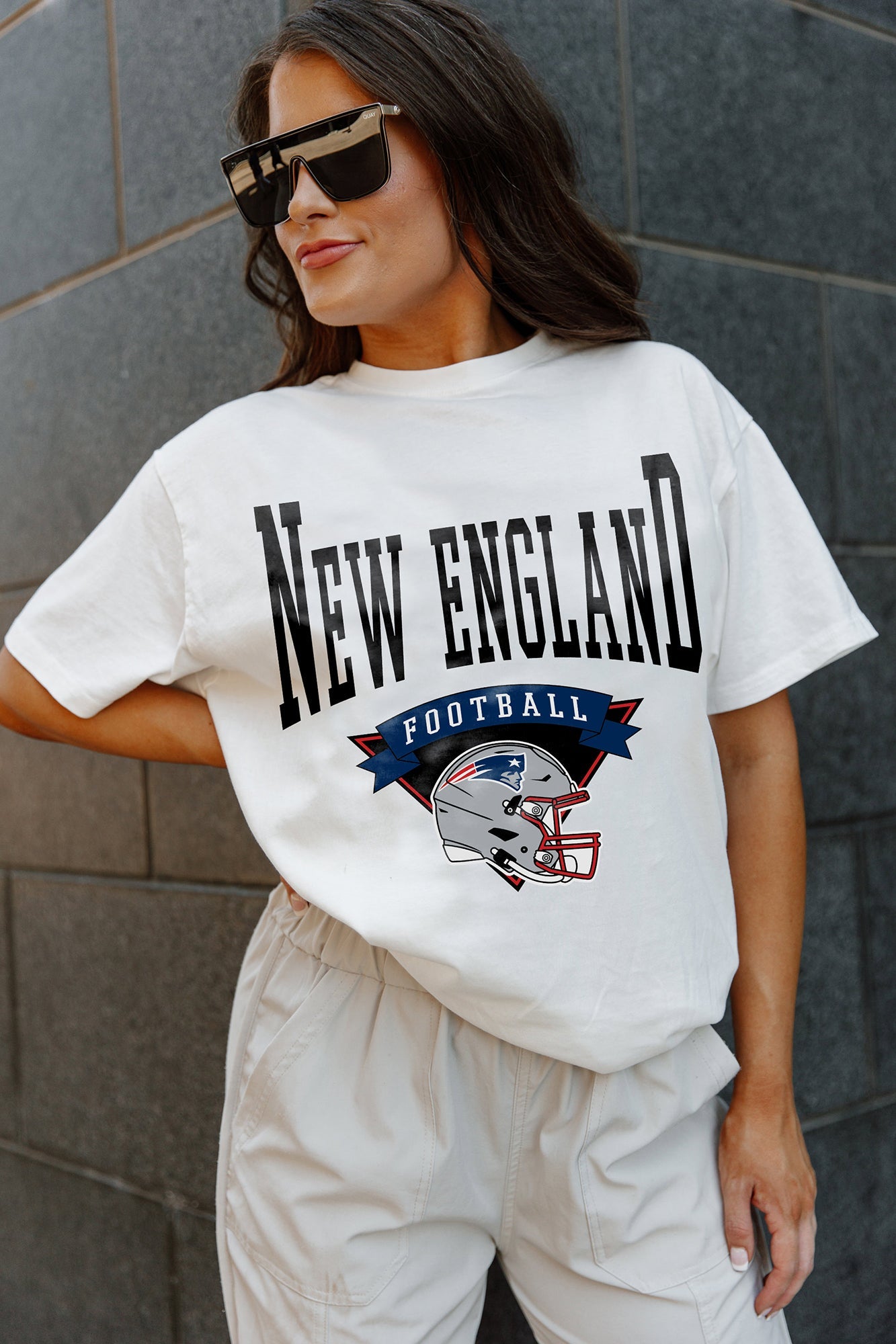 NEW ENGLAND PATRIOTS TACKLE TITAN SHORT SLEEVE BOYFRIEND FIT WASHED TEE