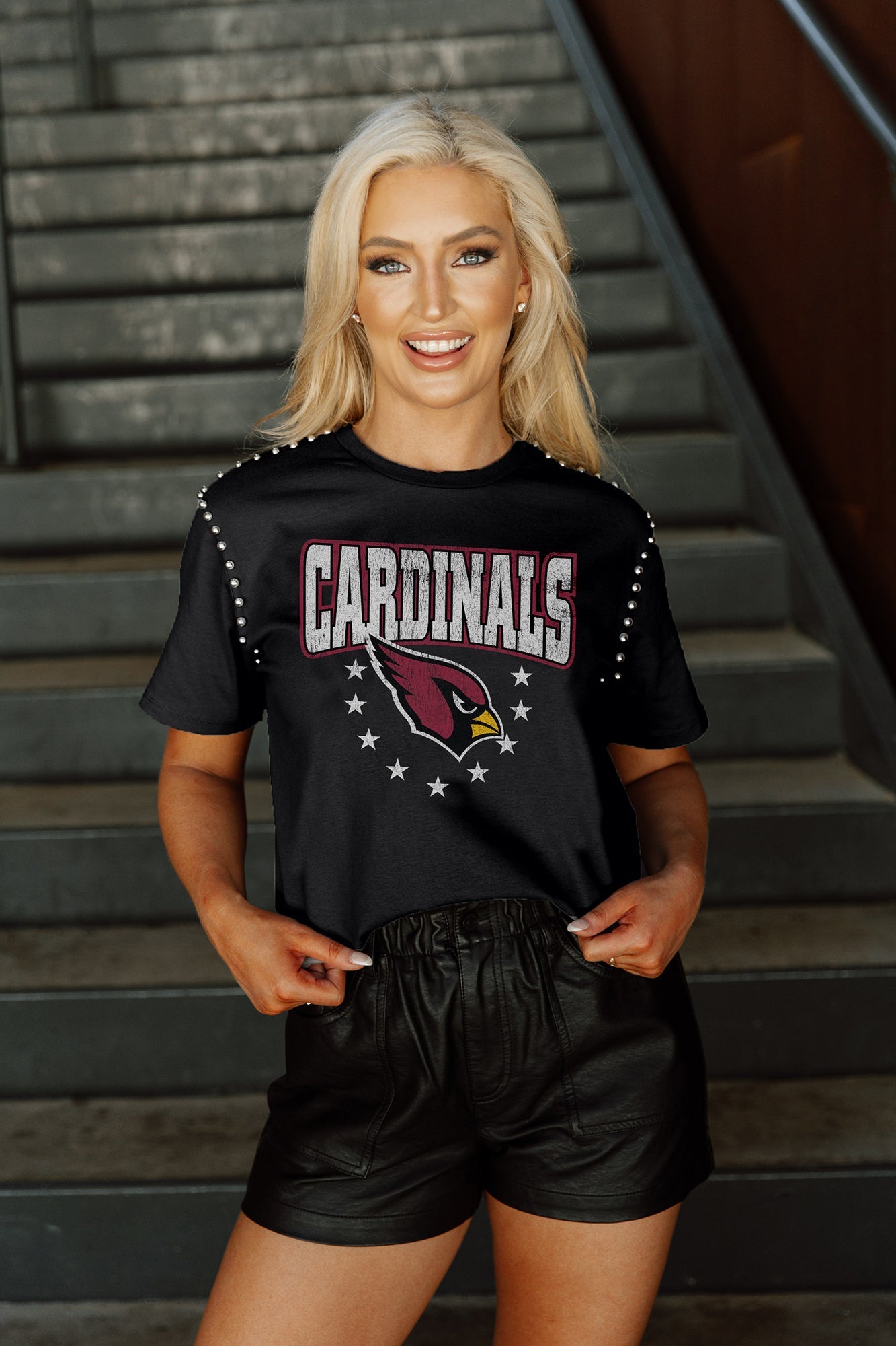 ARIZONA CARDINALS GLADIATOR STUDDED SLEEVE DETAIL MODERATE LENGTH SHORT SLEEVE CROPPED TEE