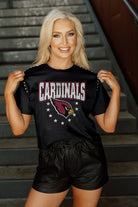 ARIZONA CARDINALS GLADIATOR STUDDED SLEEVE DETAIL MODERATE LENGTH SHORT SLEEVE CROPPED TEE