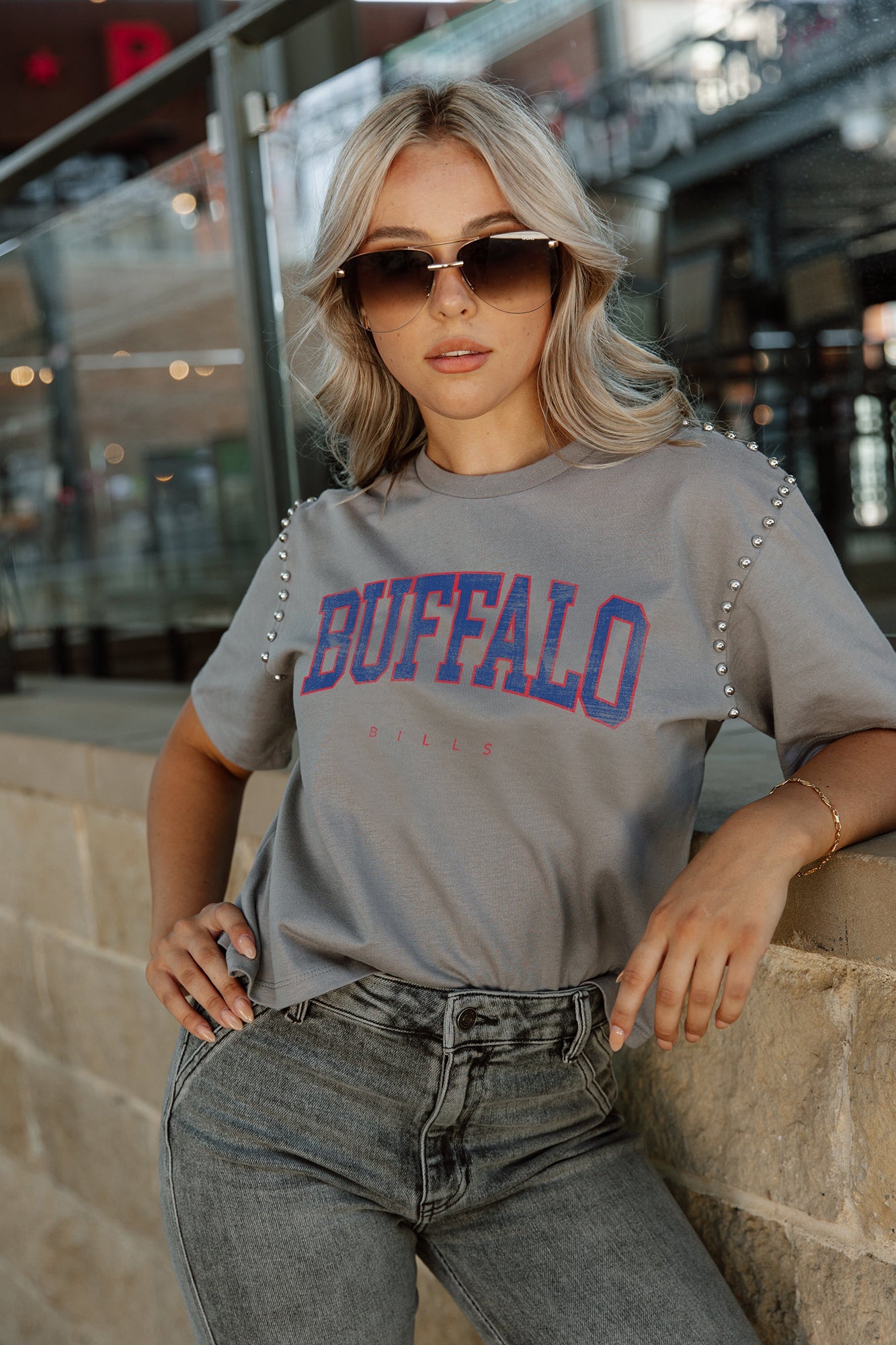 BUFFALO BILLS GLADIATOR STUDDED SLEEVE DETAIL MODERATE LENGTH SHORT SLEEVE  CROPPED TEE