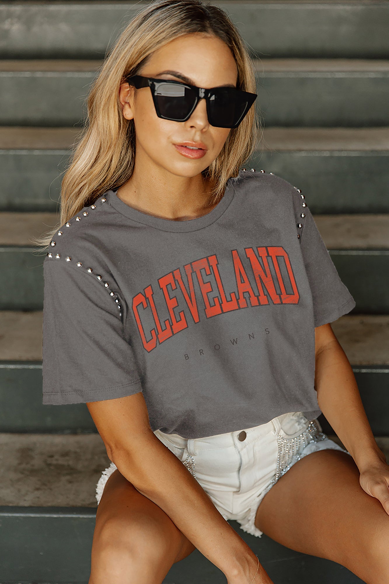 GREEN BAY PACKERS GLADIATOR STUDDED SLEEVE DETAIL MODERATE LENGTH SHORT  SLEEVE CROPPED TEE