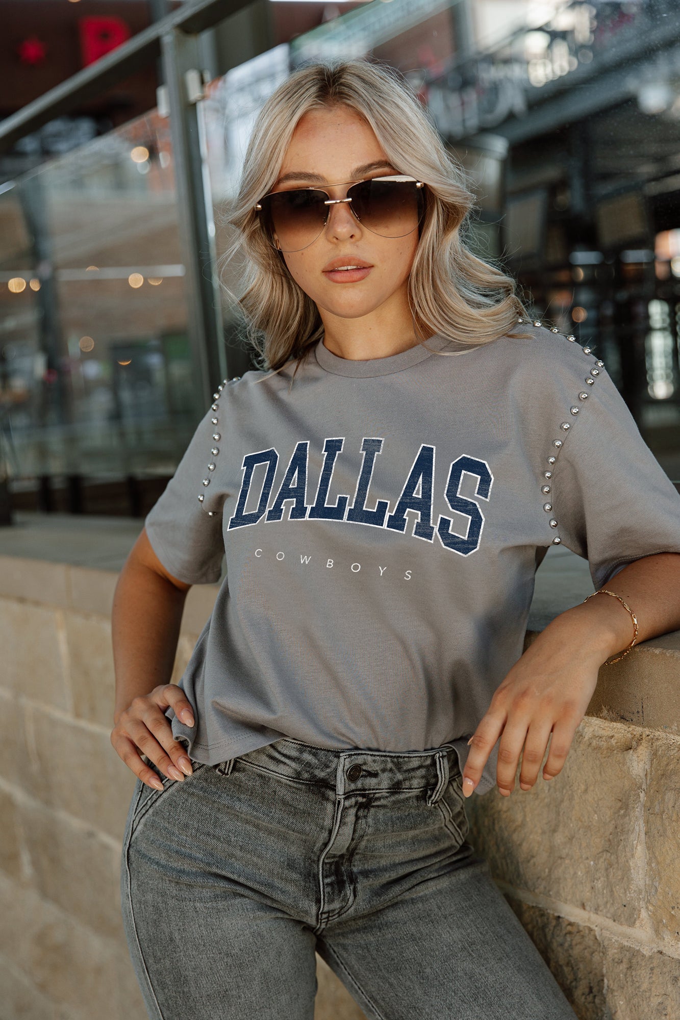 DALLAS COWBOYS ELITE ELEGANCE STUDDED SLEEVE DETAIL MODERATE LENGTH SHORT SLEEVE CROPPED TEE