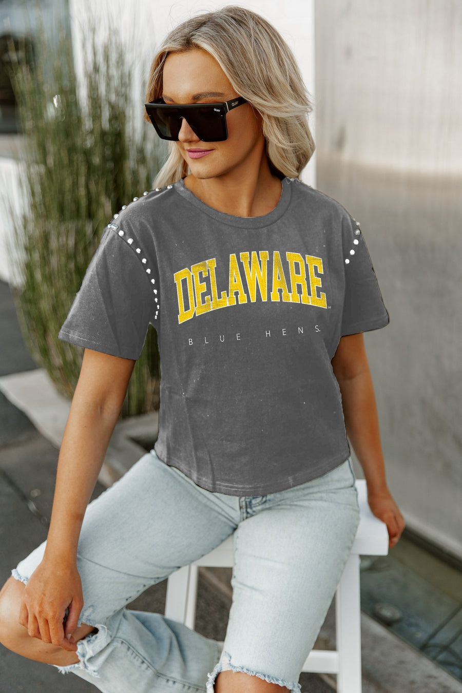 DELAWARE BLUE HENS AFTER PARTY STUDDED SHORT SLEEVE MODERATELY CROPPED TEE