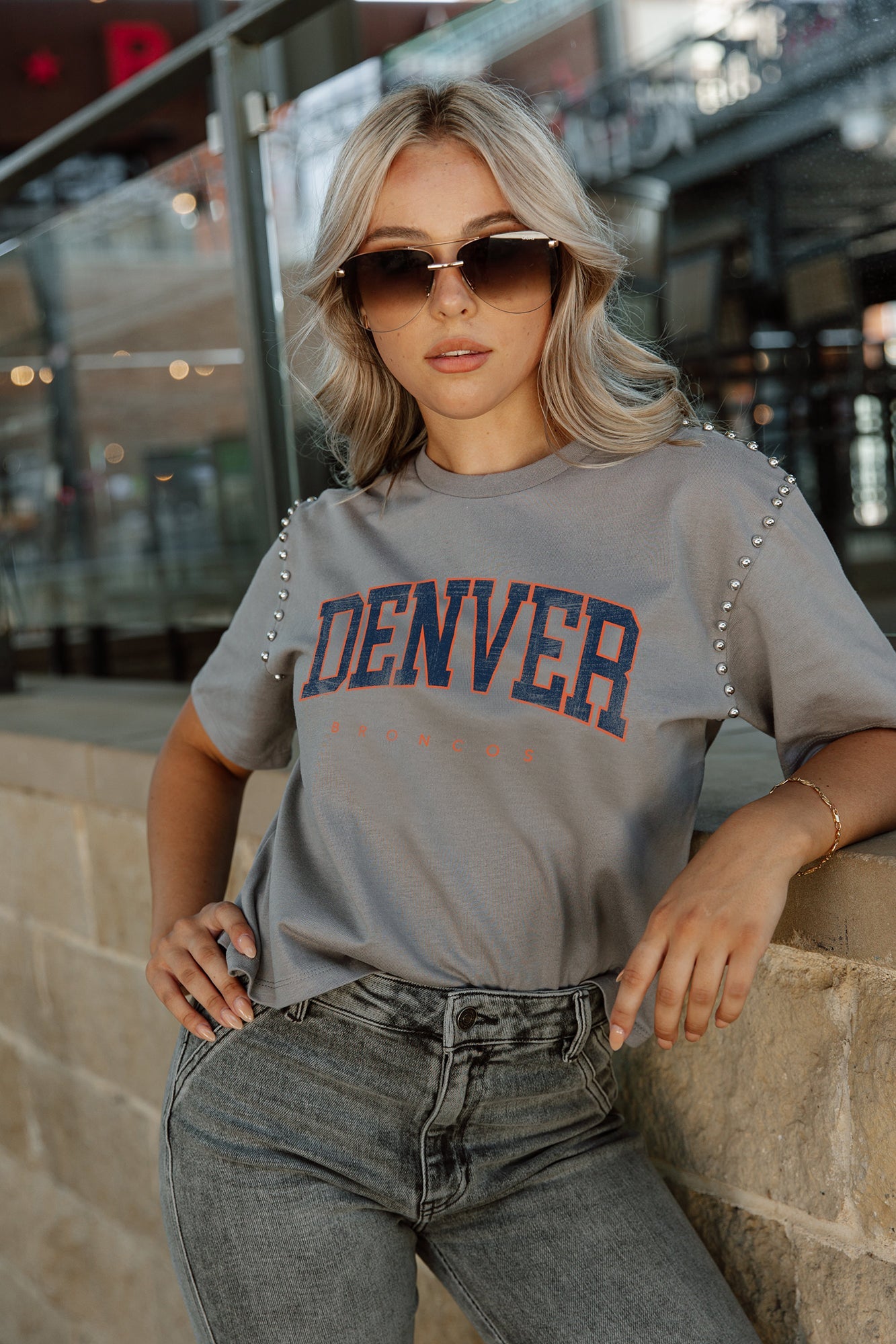 DENVER BRONCOS TACKLE TITAN SHORT SLEEVE BOYFRIEND FIT WASHED TEE