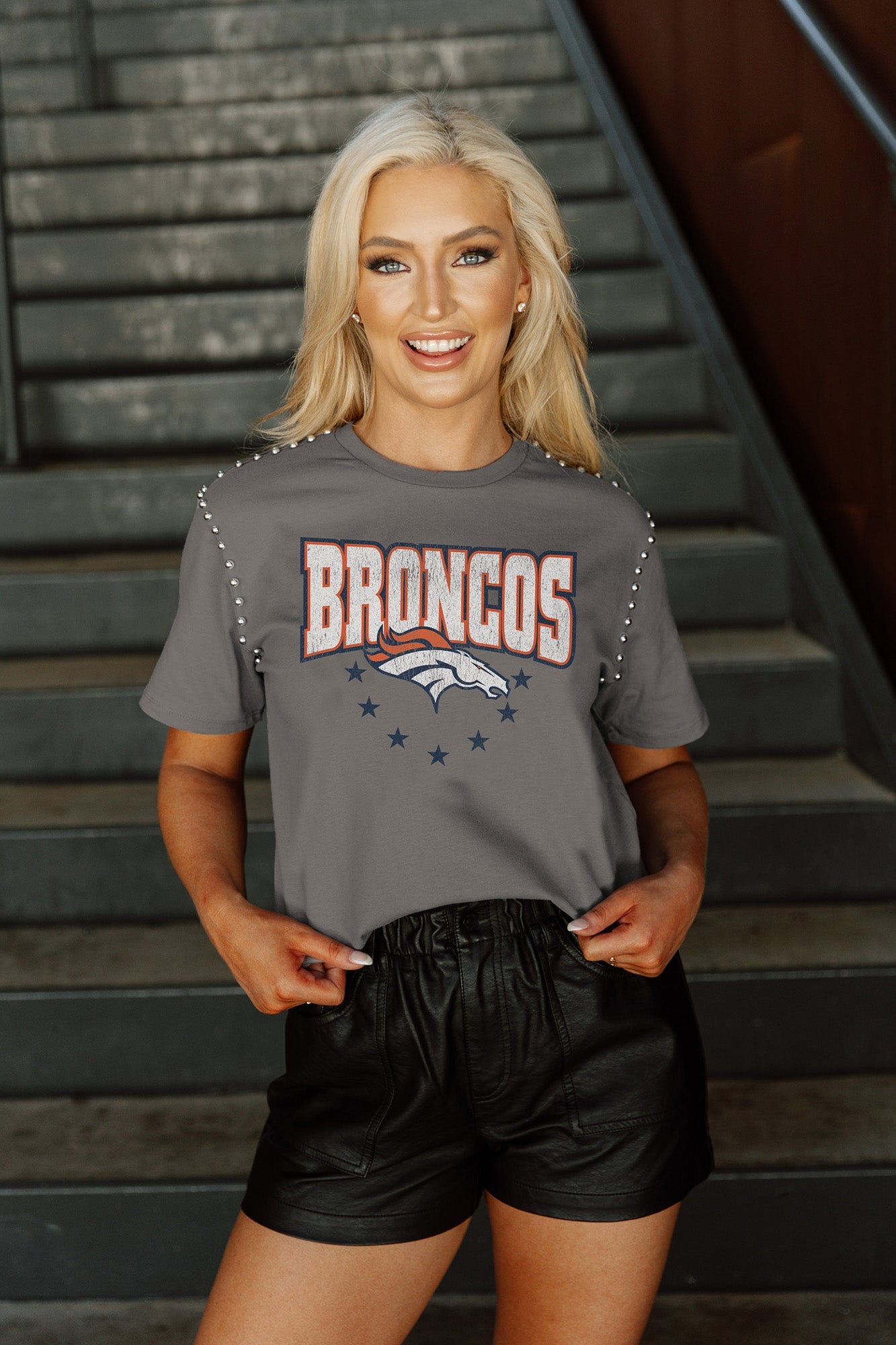 DENVER BRONCOS GLADIATOR STUDDED SLEEVE DETAIL MODERATE LENGTH SHORT SLEEVE CROPPED TEE