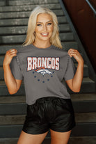 DENVER BRONCOS GLADIATOR STUDDED SLEEVE DETAIL MODERATE LENGTH SHORT SLEEVE CROPPED TEE